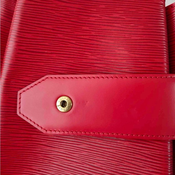 Louis Vuitton Epi Sac D'epaule Castillan - Picture 15 of 16